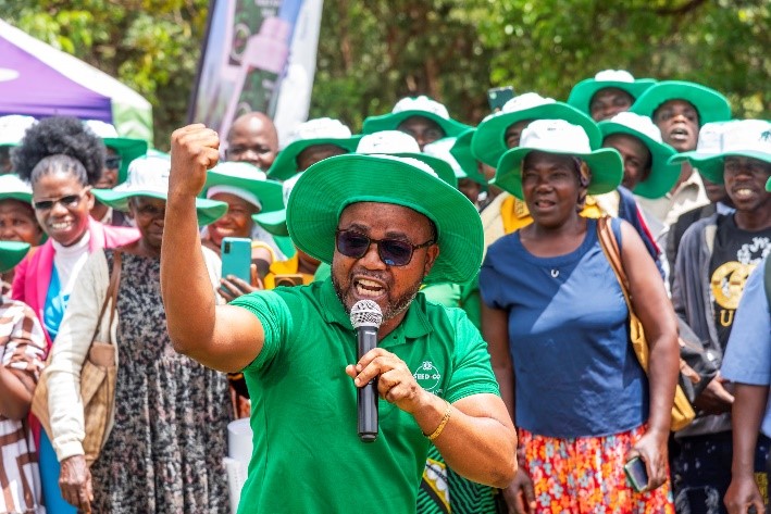 Benson Banda - Sales Manager for Southern Region of Malawi chanting the Malawian slogan